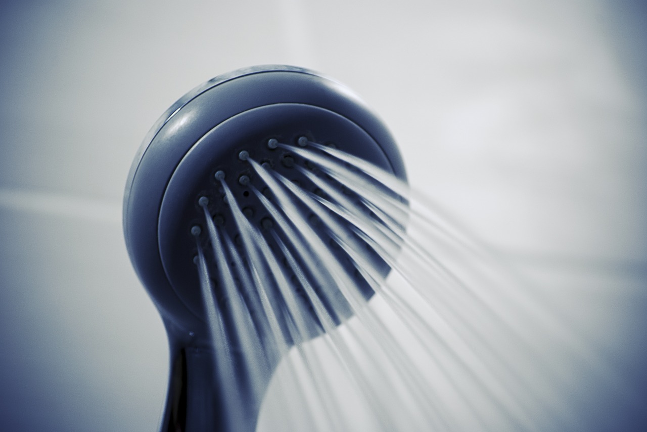 Usare uno scaldabagno per la produzione di acqua calda domestica: i pro e i contro